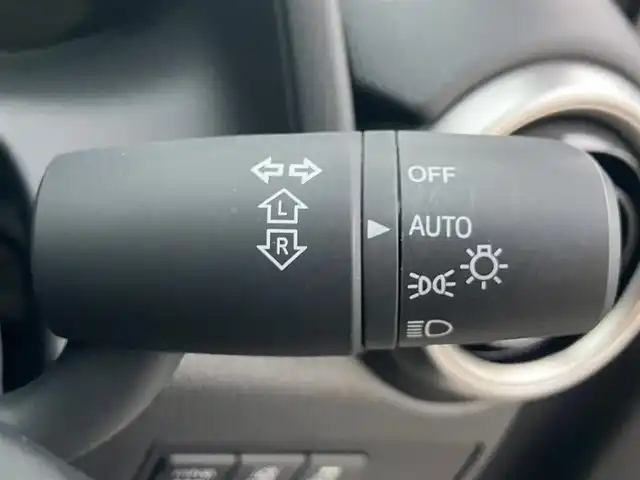 マツダ マツダ２ 15SプロアクティブスマートEDⅡ 静岡県 2022(令4)年 2.2万km プラチナクォーツメタリック エンジンスタートボタン/パワーステアリング/パワーウィンドウ/アイドリングストップ/オートエアコン/スマートキー/スペアキー１本/クルーズコントロール/USB入力端子/ETC/全方位カメラ/純正SDナビ(BT)/ドライブレコーダー前後/純正フロアマット/D席N席シートヒーター/ABS/横滑り防止装置/コーナーセンサー前後/レーンキープアシスト/オートライト/オートマチックハイビーム/LEDヘッドライト/Wプラスサイドエアバック/衝突軽減システム
