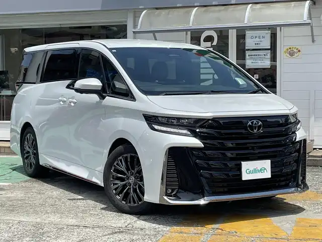 トヨタ ヴェルファイア Z プレミア 神奈川県 2023(令5)年 0.8万km プラチナホワイトパールマイカ ワンオーナー/純正コネクティッドナビ/　（Bluetooth・Miracast・HDMI）/トヨタセーフティセンス/フルセグTV/左右独立ムーンルーフ/両側パワースライドドア/パワーバックドア/プレミアムナッパ本革シート/デジタルインナーミラー/置くだけ充電/ビルトインETC2.0/ブラインドスポットモニター/クリアランスソナー/前席パワーシート/前席・2列目シートヒーター/エアシート/前後ドライブレコーダー/パノラミックビューモニター/AC100V100W/LEDヘッドライト/LEDフォグライト/スマートキー×2/保証書/取扱説明書
