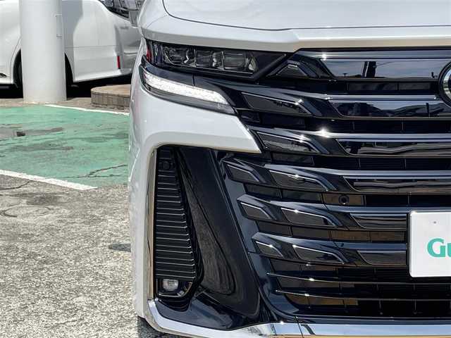 トヨタ ヴェルファイア Z プレミア 神奈川県 2023(令5)年 0.8万km プラチナホワイトパールマイカ ワンオーナー/純正コネクティッドナビ/　（Bluetooth・Miracast・HDMI）/トヨタセーフティセンス/フルセグTV/左右独立ムーンルーフ/両側パワースライドドア/パワーバックドア/プレミアムナッパ本革シート/デジタルインナーミラー/置くだけ充電/ビルトインETC2.0/ブラインドスポットモニター/クリアランスソナー/前席パワーシート/前席・2列目シートヒーター/エアシート/前後ドライブレコーダー/パノラミックビューモニター/AC100V100W/LEDヘッドライト/LEDフォグライト/スマートキー×2/保証書/取扱説明書