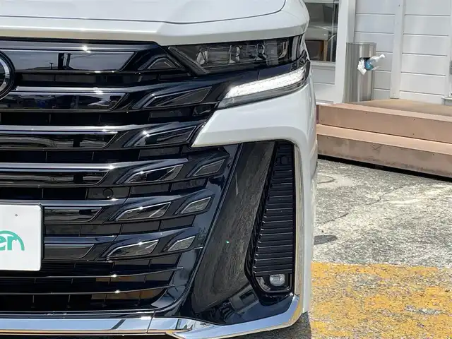 トヨタ ヴェルファイア Z プレミア 神奈川県 2023(令5)年 0.8万km プラチナホワイトパールマイカ ワンオーナー/純正コネクティッドナビ/　（Bluetooth・Miracast・HDMI）/トヨタセーフティセンス/フルセグTV/左右独立ムーンルーフ/両側パワースライドドア/パワーバックドア/プレミアムナッパ本革シート/デジタルインナーミラー/置くだけ充電/ビルトインETC2.0/ブラインドスポットモニター/クリアランスソナー/前席パワーシート/前席・2列目シートヒーター/エアシート/前後ドライブレコーダー/パノラミックビューモニター/AC100V100W/LEDヘッドライト/LEDフォグライト/スマートキー×2/保証書/取扱説明書