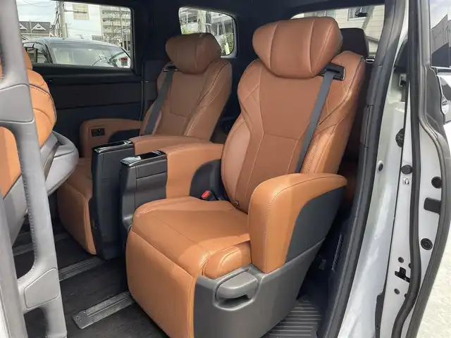 トヨタ ヴェルファイア Z プレミア 神奈川県 2023(令5)年 0.8万km プラチナホワイトパールマイカ ワンオーナー/純正コネクティッドナビ/　（Bluetooth・Miracast・HDMI）/トヨタセーフティセンス/フルセグTV/左右独立ムーンルーフ/両側パワースライドドア/パワーバックドア/プレミアムナッパ本革シート/デジタルインナーミラー/置くだけ充電/ビルトインETC2.0/ブラインドスポットモニター/クリアランスソナー/前席パワーシート/前席・2列目シートヒーター/エアシート/前後ドライブレコーダー/パノラミックビューモニター/AC100V100W/LEDヘッドライト/LEDフォグライト/スマートキー×2/保証書/取扱説明書