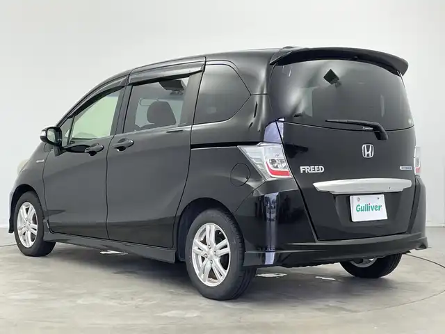 ホンダ フリード ハイブリット ジャストセレクション+ 新潟県 2013(平25)年 9.8万km プレミアムスパークルブラックパール クルーズコントロール/両側パワースライドドア/横滑り防止装置/ＥＴＣ・ステアリングスイッチ/両側パワースライドドア/純正ディーラーオプションナビ/フルセグテレビ/スタッドレスタイヤ１５インチ