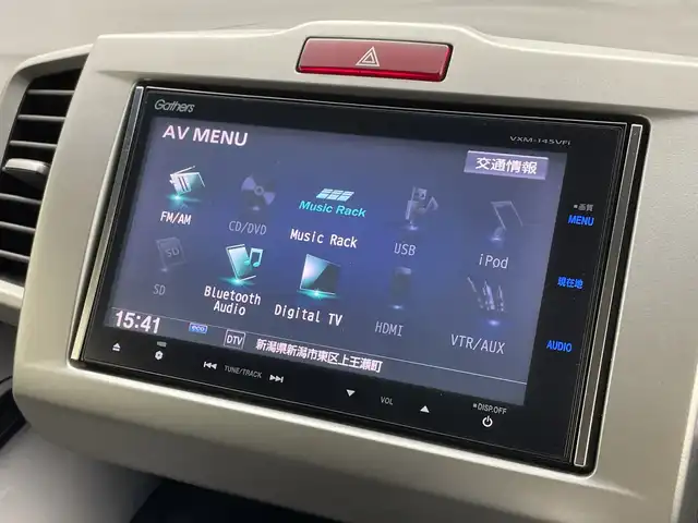 ホンダ フリード ハイブリット ジャストセレクション+ 新潟県 2013(平25)年 9.8万km プレミアムスパークルブラックパール クルーズコントロール/両側パワースライドドア/横滑り防止装置/ＥＴＣ・ステアリングスイッチ/両側パワースライドドア/純正ディーラーオプションナビ/フルセグテレビ/スタッドレスタイヤ１５インチ