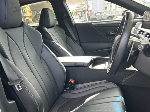 レクサス ＥＳ 300h Fスポーツ 京都府 2022(令4)年 1.6万km ホワイトノーヴァガラスフレーク 純正メーカーOPナビ/フルセグTV/Bluetooth Audio/FM/AM/USB/Miracast/バックカメラ/サンルーフ/3眼LEDヘッドライト/デジタルインナーミラー/レーダークルーズコントロール/パドルシフト/パワーバックドア/Lexus Safety System/BSM/運転席ポジジョンメモリー/黒革レザーシート/シートヒーター(D＋N席)/エアーシート(D＋N席)/ステアリングヒーター/ステアリングスイッチ/ビルトインETC2.0/コムテックドライブレコーダー(ZDR-037)/電動リアサンシェード/プッシュスタート/電動格納ウィンカーミラー/オートリトラクタブルミラー/純正フロアマット
