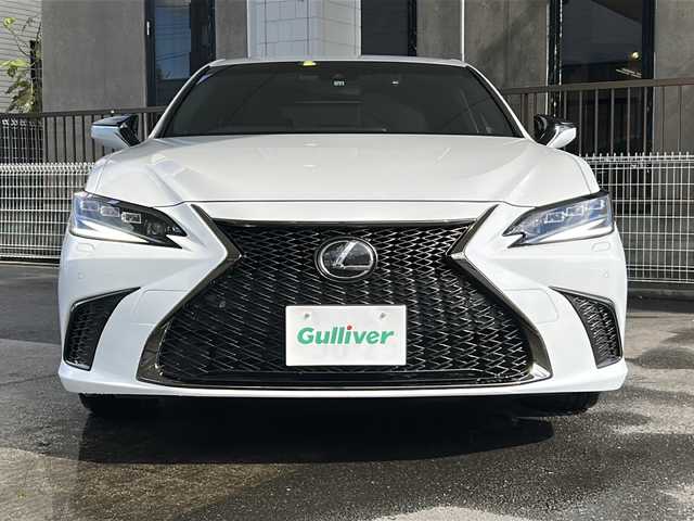 レクサス ＥＳ 300h Fスポーツ 京都府 2022(令4)年 1.6万km ホワイトノーヴァガラスフレーク 純正メーカーOPナビ/フルセグTV/Bluetooth Audio/FM/AM/USB/Miracast/バックカメラ/サンルーフ/3眼LEDヘッドライト/デジタルインナーミラー/レーダークルーズコントロール/パドルシフト/パワーバックドア/Lexus Safety System/BSM/運転席ポジジョンメモリー/黒革レザーシート/シートヒーター(D＋N席)/エアーシート(D＋N席)/ステアリングヒーター/ステアリングスイッチ/ビルトインETC2.0/コムテックドライブレコーダー(ZDR-037)/電動リアサンシェード/プッシュスタート/電動格納ウィンカーミラー/オートリトラクタブルミラー/純正フロアマット