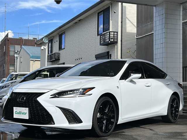レクサス ＥＳ 300h Fスポーツ 京都府 2022(令4)年 1.6万km ホワイトノーヴァガラスフレーク 純正メーカーOPナビ/フルセグTV/Bluetooth Audio/FM/AM/USB/Miracast/バックカメラ/サンルーフ/3眼LEDヘッドライト/デジタルインナーミラー/レーダークルーズコントロール/パドルシフト/パワーバックドア/Lexus Safety System/BSM/運転席ポジジョンメモリー/黒革レザーシート/シートヒーター(D＋N席)/エアーシート(D＋N席)/ステアリングヒーター/ステアリングスイッチ/ビルトインETC2.0/コムテックドライブレコーダー(ZDR-037)/電動リアサンシェード/プッシュスタート/電動格納ウィンカーミラー/オートリトラクタブルミラー/純正フロアマット