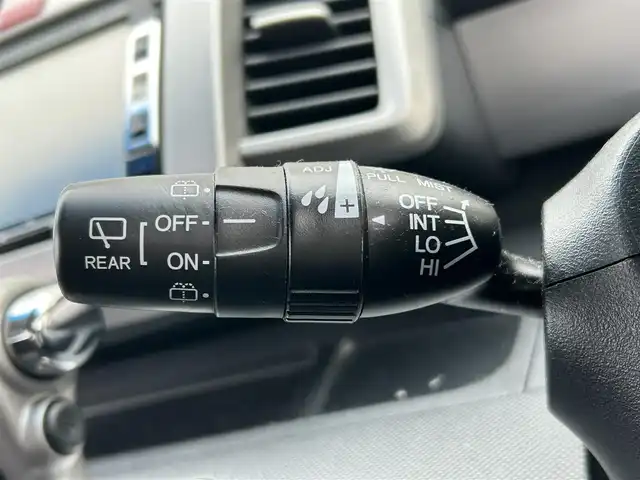 ホンダ フリード G ジャストセレクション 新潟県 2013(平25)年 14.2万km プレミアムスパークルブラックパール フリップダウンモニター/純正ナビ/（AM/FM、CD、DVD、ワンセグ）/ETC/片側パワースライド/バックカメラ/ウォークスルー/横滑り防止/電動電格ミラー/スマートキー/スペアキー/オートライト/キセノンヘッドライト/純正フロアマット