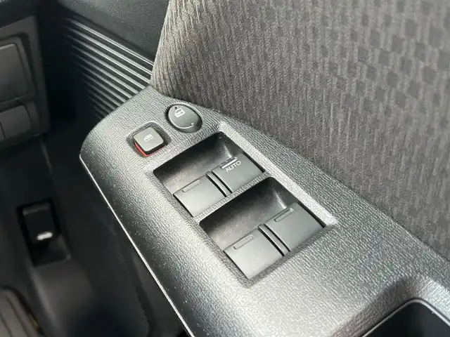 ホンダ フリード G ジャストセレクション 新潟県 2013(平25)年 14.2万km プレミアムスパークルブラックパール フリップダウンモニター/純正ナビ/（AM/FM、CD、DVD、ワンセグ）/ETC/片側パワースライド/バックカメラ/ウォークスルー/横滑り防止/電動電格ミラー/スマートキー/スペアキー/オートライト/キセノンヘッドライト/純正フロアマット