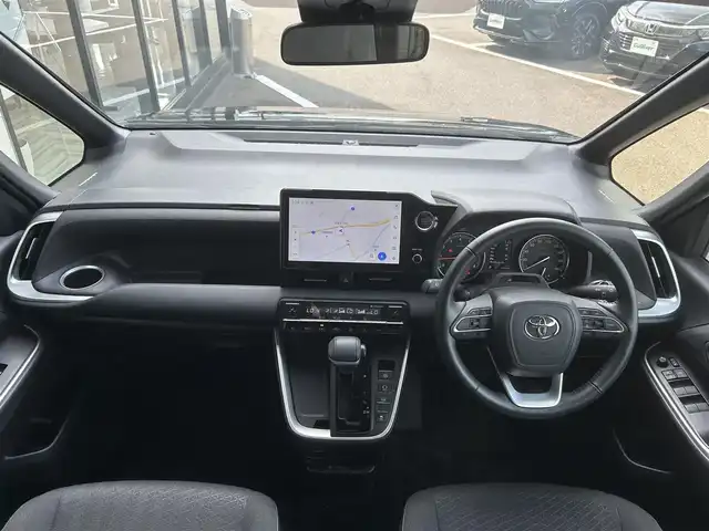 トヨタ ヴォクシー S－G 佐賀県 2023(令5)年 1.5万km アティチュードブラックマイカ 快適利便パッケージ/・ハンズフリーデュアルパワースライドドア/・左右独立フロントオートエアコン/・リヤオートエアコン/・前席シートヒーター/・ステアリングヒーター/トヨタセーフティセンス/レーダークルーズコントロール/パーキングサポートブレーキ/アドバンストドライブ/ブラインドスポットモニター/クリアランスソナー/純正10.5インチディスプレイオーディオ/・コネクティッドナビ/・バックカメラ/・フルセグTV/BT/CD/DVD/ETC2.0/ハンズフリーデュアルパワースライドドア/純正16インチAw/LEDヘッドライト/フォグランプ/スペアキー×1/保証書/取扱説明書