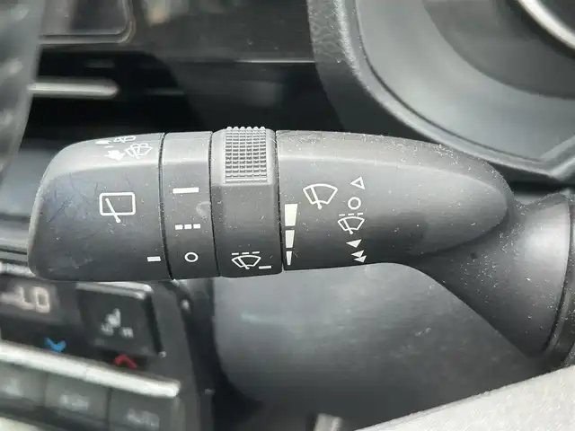 トヨタ ヴォクシー S－G 佐賀県 2023(令5)年 1.5万km アティチュードブラックマイカ 快適利便パッケージ/・ハンズフリーデュアルパワースライドドア/・左右独立フロントオートエアコン/・リヤオートエアコン/・前席シートヒーター/・ステアリングヒーター/トヨタセーフティセンス/レーダークルーズコントロール/パーキングサポートブレーキ/アドバンストドライブ/ブラインドスポットモニター/クリアランスソナー/純正10.5インチディスプレイオーディオ/・コネクティッドナビ/・バックカメラ/・フルセグTV/BT/CD/DVD/ETC2.0/ハンズフリーデュアルパワースライドドア/純正16インチAw/LEDヘッドライト/フォグランプ/スペアキー×1/保証書/取扱説明書