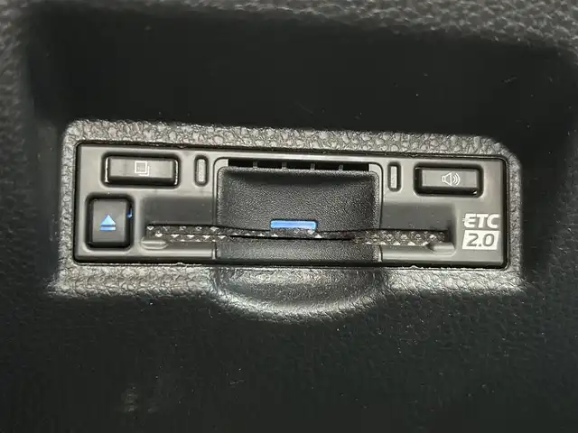 トヨタ ヴォクシー S－G 佐賀県 2023(令5)年 1.5万km アティチュードブラックマイカ 快適利便パッケージ/・ハンズフリーデュアルパワースライドドア/・左右独立フロントオートエアコン/・リヤオートエアコン/・前席シートヒーター/・ステアリングヒーター/トヨタセーフティセンス/レーダークルーズコントロール/パーキングサポートブレーキ/アドバンストドライブ/ブラインドスポットモニター/クリアランスソナー/純正10.5インチディスプレイオーディオ/・コネクティッドナビ/・バックカメラ/・フルセグTV/BT/CD/DVD/ETC2.0/ハンズフリーデュアルパワースライドドア/純正16インチAw/LEDヘッドライト/フォグランプ/スペアキー×1/保証書/取扱説明書