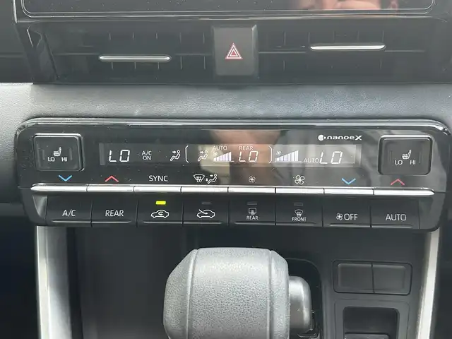 トヨタ ヴォクシー S－G 佐賀県 2023(令5)年 1.5万km アティチュードブラックマイカ 快適利便パッケージ/・ハンズフリーデュアルパワースライドドア/・左右独立フロントオートエアコン/・リヤオートエアコン/・前席シートヒーター/・ステアリングヒーター/トヨタセーフティセンス/レーダークルーズコントロール/パーキングサポートブレーキ/アドバンストドライブ/ブラインドスポットモニター/クリアランスソナー/純正10.5インチディスプレイオーディオ/・コネクティッドナビ/・バックカメラ/・フルセグTV/BT/CD/DVD/ETC2.0/ハンズフリーデュアルパワースライドドア/純正16インチAw/LEDヘッドライト/フォグランプ/スペアキー×1/保証書/取扱説明書