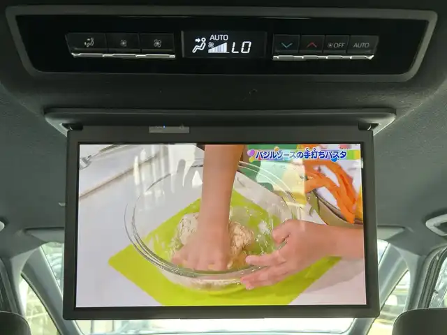 トヨタ ヴォクシー S－G 佐賀県 2023(令5)年 1.5万km アティチュードブラックマイカ 快適利便パッケージ/・ハンズフリーデュアルパワースライドドア/・左右独立フロントオートエアコン/・リヤオートエアコン/・前席シートヒーター/・ステアリングヒーター/トヨタセーフティセンス/レーダークルーズコントロール/パーキングサポートブレーキ/アドバンストドライブ/ブラインドスポットモニター/クリアランスソナー/純正10.5インチディスプレイオーディオ/・コネクティッドナビ/・バックカメラ/・フルセグTV/BT/CD/DVD/ETC2.0/ハンズフリーデュアルパワースライドドア/純正16インチAw/LEDヘッドライト/フォグランプ/スペアキー×1/保証書/取扱説明書