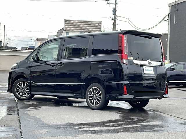 トヨタ ノア Si 道北・旭川 2014(平26)年 8.3万km ブラック /4WD//禁煙車//寒冷地仕様//アルパイン10型ナビ//CD/DVD/SD/MSV/フルセグ//アルパイン10.1型フリップダウンモニター//アイドリングストップ//横滑り防止//両側パワースライドドア //オートライト//LEDヘッドライト//フォグライト //オートリトラミラー //フロントデアイサー//ETC//純正スマートキー一体型エンジンスターター //前後ドライブレコーダー//サンシェード//純正フロアマット//社外AW冬タイヤ積み込み//保証書//取説