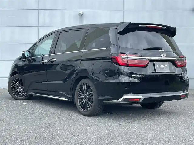 ホンダ オデッセイ アブソルート EX 千葉県 2021(令3)年 1.7万km プレミアムスパークルブラックパール ホンダセンシング/・衝突軽減ブレーキ/レーンキープアシスト/・レーダークルーズコントロール/オートハイビーム/・クリアランスソナー/ブラインドスポットモニター/・標識認識/誤発進抑制/先行車発進お知らせ/フリップダウンモニター/純正10インチナビ/・フルセグ/BT/DVD/CD/USB/カープレイ/全方位カメラ/ステアリングスイッチ/パドルシフト/ETC2.0/両側パワースライドドア/シグネチャーコントロールスライドドア/ハンズフリーアクセスパワーバックドア/ハーフレザーシート/シートヒーター(D/N席)/パワーシート(D/N席)/LEDヘッドライト/オートライト/フォグライト/スマートキー/プッシュスタート/純正フロアマット/純正18インチAW