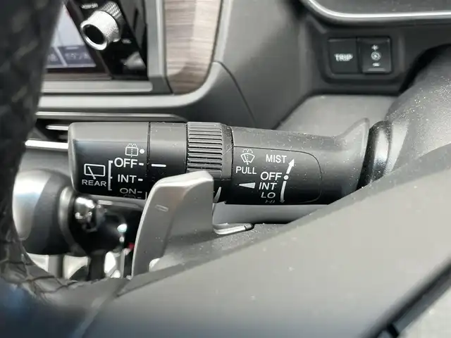 ホンダ オデッセイ アブソルート EX 千葉県 2021(令3)年 1.7万km プレミアムスパークルブラックパール ホンダセンシング/・衝突軽減ブレーキ/レーンキープアシスト/・レーダークルーズコントロール/オートハイビーム/・クリアランスソナー/ブラインドスポットモニター/・標識認識/誤発進抑制/先行車発進お知らせ/フリップダウンモニター/純正10インチナビ/・フルセグ/BT/DVD/CD/USB/カープレイ/全方位カメラ/ステアリングスイッチ/パドルシフト/ETC2.0/両側パワースライドドア/シグネチャーコントロールスライドドア/ハンズフリーアクセスパワーバックドア/ハーフレザーシート/シートヒーター(D/N席)/パワーシート(D/N席)/LEDヘッドライト/オートライト/フォグライト/スマートキー/プッシュスタート/純正フロアマット/純正18インチAW