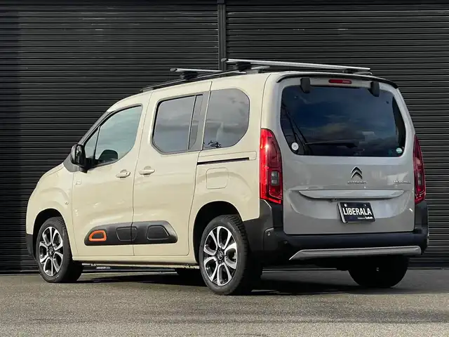 シトロエン シトロエン ベルランゴ シャイン XTRパック 山梨県 2020(令2)年 3.6万km サーブル ワンオーナー /純正ディスプレイオーディオ/AppleCarPlay/AndroidAuto/マルチパノラミックルーフ/アクティブセーフティブレーキ/ACC/BSM/ETC/純正17インチAW