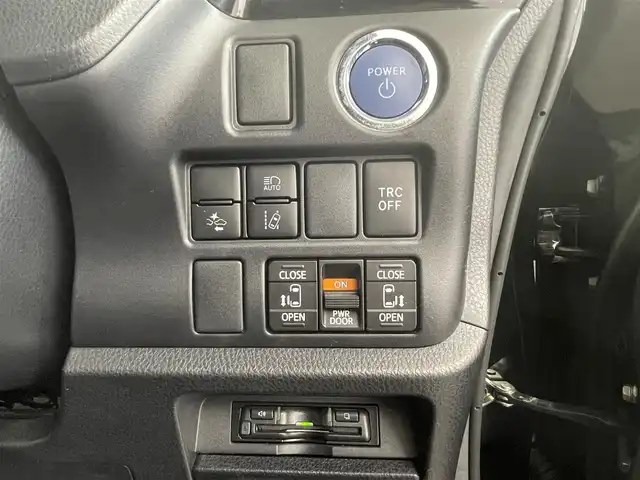 トヨタ ヴォクシー ハイブリッド ZS 煌Ⅲ 大分県 2021(令3)年 7.1万km ブラック ALPINEナビ/フルセグ/DVD/Bluetooth/HDMI/USB/バックカメラ/トヨタセーフティーセンス /ALPINEフリップダウンモニター/ビルトインETC/両側パワースライドドア/オートLEDライト/前後ドライブレコーダー/前席シートヒーター /純正16インチAW/純正フロアマット/スマートキーX2/保証書