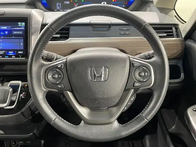 ホンダ フリード ハイブリット クロスター ホンダセンシング 愛知県 2020(令2)年 2.3万km プラチナホワイトパール 純正９incインターナビ/CD/DVD/BT/フルセグTV/HDMI/バックカメラ/ホンダセンシング/衝突軽減ブレーキ/レーンキープアシスト/標識検知/先行車発進お知らせ機能/アダクティブクルーズコントロール/Cパッケージ/●ロールサンシェード/●IRカット〈遮熱〉/UVカット機能付フロントウインドウガラス/IRカット〈遮熱〉/スーパーUVカットフロントドアガラス/●コンフォートビューパッケージ/親水/ヒーテッドドアミラー/フロントドア撥水ガラス＋熱線入りフロントウインドウ/●運転席&助手席シートヒーター/●プラズマクラスター搭載フルオート・エアコンディショナー /両側パワースライドドア/ETC/ドライブレコーダー前後（動作未確認）/アダクティブコーナリングライト/LEDヘッドライト/スマートキー/プッシュスタート