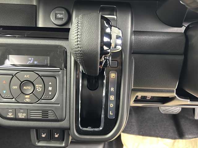 スズキ スペーシア カスタム HYBRID XS 福島県 2025(令7)年 0.1千km ピュアホワイトパール/ブラック2トーン /届出済未使用車//全方位モニター付きメモリ-ナビゲーション/スズキコネクト対応通信機装着車(195800円)//全方位モニター//ヘッドアップディスプレイ//フルセグＴＶ//レーダークルーズコントロール//シートヒーター//両側電動スライドドア//ステアリングヒーター//クリアランスソナー//4WD//後席オットマン//オートハイビーム//LEDライト//フォグライト//デュアルセンサーブレーキサポートII//取説・保証書