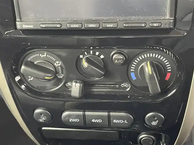 スズキ ジムニー ランドベンチャー 道央・札幌 2016(平28)年 5.7万km ブルーイッシュブラックパール3 ・4WD/・社外メモリナビ(CN-E330D)/・CD/DVD／Bluetooth／ワンセグ/・ステアリングスイッチ/・ETC/・フォグランプ/・電動格納ミラー/・ドアバイザー/・ハーフレザーシート/・純正１６インチAW/・背面タイヤ/・ABS/・リモコンキー/・保証書