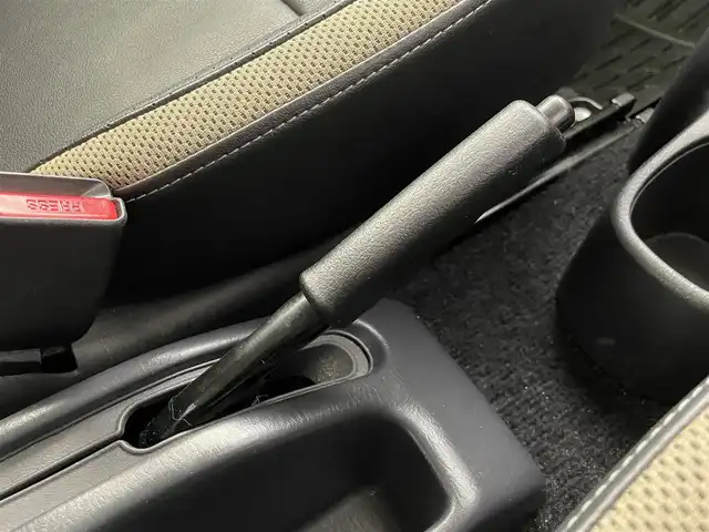 スズキ ジムニー ランドベンチャー 道央・札幌 2016(平28)年 5.7万km ブルーイッシュブラックパール3 ・4WD/・社外メモリナビ(CN-E330D)/・CD/DVD／Bluetooth／ワンセグ/・ステアリングスイッチ/・ETC/・フォグランプ/・電動格納ミラー/・ドアバイザー/・ハーフレザーシート/・純正１６インチAW/・背面タイヤ/・ABS/・リモコンキー/・保証書