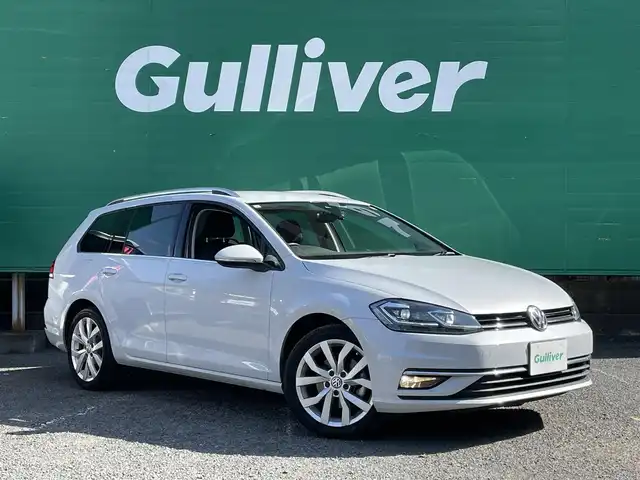 フォルクスワーゲン ゴルフ ヴァリアント TSIハイライン 東京都 2017(平29)年 7.2万km ホワイトシルバーメタリック 禁煙車/テクノロジーパッケージ/・アクティブインフォディスプレイ/・ダイナミックコーナリングランプ/。ダイナミックライトアシスト/Discover　Proパッケージ/・SSD9.2インチナビ/・ジェスチャーコントロール機能/・CD/DVD/フルセグTV/・ETC2.0/・App Connect/バックカメラ/リアトラフィックアラート/アダプティブクルーズコントロール/ドライビングプロファイル機能/LEDヘッドランプ/スタティックコーナリングライト/左右独立温度調整オートエアコン/革巻きステアリング/ステアリングスイッチ/パドルシフト/スマートエントリー/レーンキープアシスト/新車時保証書/取扱説明書/スペアキー×1/カーテンエアバッグ