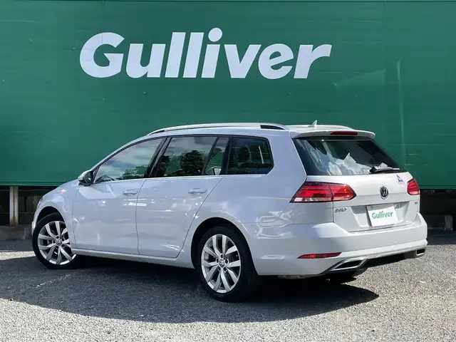 フォルクスワーゲン ゴルフ ヴァリアント TSIハイライン 東京都 2017(平29)年 7.2万km ホワイトシルバーメタリック 禁煙車/テクノロジーパッケージ/・アクティブインフォディスプレイ/・ダイナミックコーナリングランプ/。ダイナミックライトアシスト/Discover　Proパッケージ/・SSD9.2インチナビ/・ジェスチャーコントロール機能/・CD/DVD/フルセグTV/・ETC2.0/・App Connect/バックカメラ/リアトラフィックアラート/アダプティブクルーズコントロール/ドライビングプロファイル機能/LEDヘッドランプ/スタティックコーナリングライト/左右独立温度調整オートエアコン/革巻きステアリング/ステアリングスイッチ/パドルシフト/スマートエントリー/レーンキープアシスト/新車時保証書/取扱説明書/スペアキー×1/カーテンエアバッグ