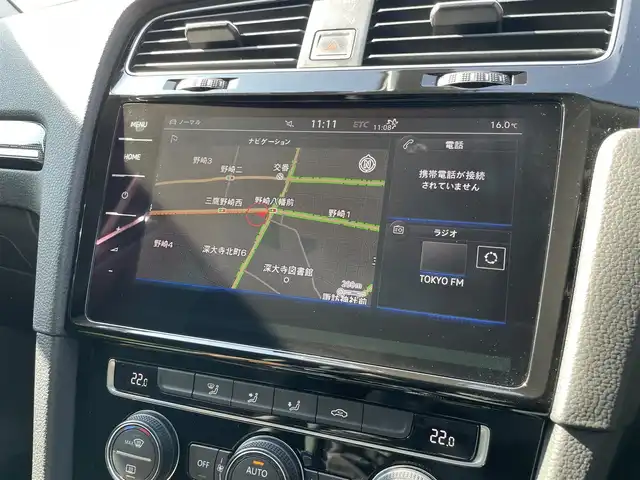 フォルクスワーゲン ゴルフ ヴァリアント TSIハイライン 東京都 2017(平29)年 7.2万km ホワイトシルバーメタリック 禁煙車/テクノロジーパッケージ/・アクティブインフォディスプレイ/・ダイナミックコーナリングランプ/。ダイナミックライトアシスト/Discover　Proパッケージ/・SSD9.2インチナビ/・ジェスチャーコントロール機能/・CD/DVD/フルセグTV/・ETC2.0/・App Connect/バックカメラ/リアトラフィックアラート/アダプティブクルーズコントロール/ドライビングプロファイル機能/LEDヘッドランプ/スタティックコーナリングライト/左右独立温度調整オートエアコン/革巻きステアリング/ステアリングスイッチ/パドルシフト/スマートエントリー/レーンキープアシスト/新車時保証書/取扱説明書/スペアキー×1/カーテンエアバッグ