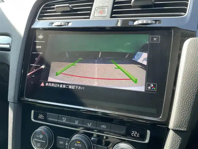 フォルクスワーゲン ゴルフ ヴァリアント TSIハイライン 東京都 2017(平29)年 7.2万km ホワイトシルバーメタリック 禁煙車/テクノロジーパッケージ/・アクティブインフォディスプレイ/・ダイナミックコーナリングランプ/。ダイナミックライトアシスト/Discover　Proパッケージ/・SSD9.2インチナビ/・ジェスチャーコントロール機能/・CD/DVD/フルセグTV/・ETC2.0/・App Connect/バックカメラ/リアトラフィックアラート/アダプティブクルーズコントロール/ドライビングプロファイル機能/LEDヘッドランプ/スタティックコーナリングライト/左右独立温度調整オートエアコン/革巻きステアリング/ステアリングスイッチ/パドルシフト/スマートエントリー/レーンキープアシスト/新車時保証書/取扱説明書/スペアキー×1/カーテンエアバッグ