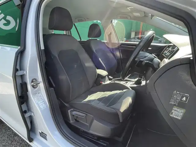 フォルクスワーゲン ゴルフ ヴァリアント TSIハイライン 東京都 2017(平29)年 7.2万km ホワイトシルバーメタリック 禁煙車/テクノロジーパッケージ/・アクティブインフォディスプレイ/・ダイナミックコーナリングランプ/。ダイナミックライトアシスト/Discover　Proパッケージ/・SSD9.2インチナビ/・ジェスチャーコントロール機能/・CD/DVD/フルセグTV/・ETC2.0/・App Connect/バックカメラ/リアトラフィックアラート/アダプティブクルーズコントロール/ドライビングプロファイル機能/LEDヘッドランプ/スタティックコーナリングライト/左右独立温度調整オートエアコン/革巻きステアリング/ステアリングスイッチ/パドルシフト/スマートエントリー/レーンキープアシスト/新車時保証書/取扱説明書/スペアキー×1/カーテンエアバッグ