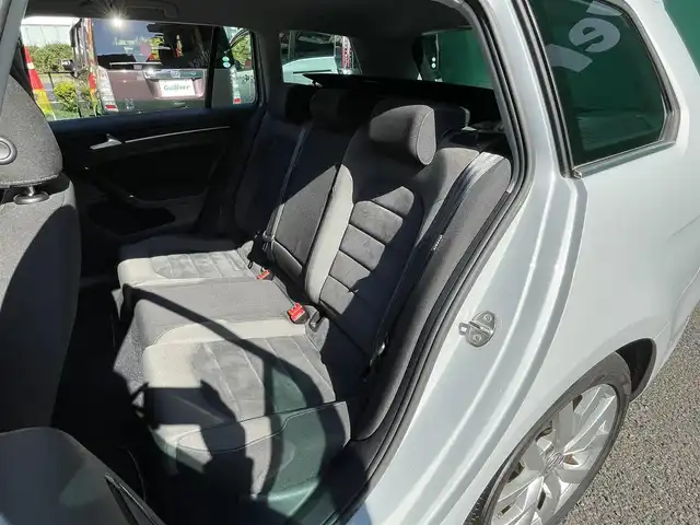 フォルクスワーゲン ゴルフ ヴァリアント TSIハイライン 東京都 2017(平29)年 7.2万km ホワイトシルバーメタリック 禁煙車/テクノロジーパッケージ/・アクティブインフォディスプレイ/・ダイナミックコーナリングランプ/。ダイナミックライトアシスト/Discover　Proパッケージ/・SSD9.2インチナビ/・ジェスチャーコントロール機能/・CD/DVD/フルセグTV/・ETC2.0/・App Connect/バックカメラ/リアトラフィックアラート/アダプティブクルーズコントロール/ドライビングプロファイル機能/LEDヘッドランプ/スタティックコーナリングライト/左右独立温度調整オートエアコン/革巻きステアリング/ステアリングスイッチ/パドルシフト/スマートエントリー/レーンキープアシスト/新車時保証書/取扱説明書/スペアキー×1/カーテンエアバッグ