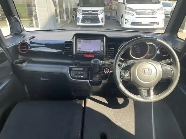 ホンダ Ｎ ＢＯＸ カスタム SSパッケージ 千葉県 2014(平26)年 8.1万km プレミアムホワイトパール (株)IDOMが運営する【じしゃロン八千代店】の自社ローン専用車両になります。こちらは現金またはオートローンご利用時の価格です。自社ローンご希望の方は別途その旨お申付け下さい/純正メモリーナビ/純正CD/SD/ワンセグ/バックカメラ/両側パワースライドドア/HID