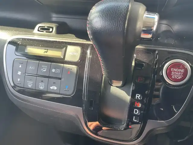 ホンダ Ｎ ＢＯＸ カスタム SSパッケージ 千葉県 2014(平26)年 8.1万km プレミアムホワイトパール (株)IDOMが運営する【じしゃロン八千代店】の自社ローン専用車両になります。こちらは現金またはオートローンご利用時の価格です。自社ローンご希望の方は別途その旨お申付け下さい/純正メモリーナビ/純正CD/SD/ワンセグ/バックカメラ/両側パワースライドドア/HID