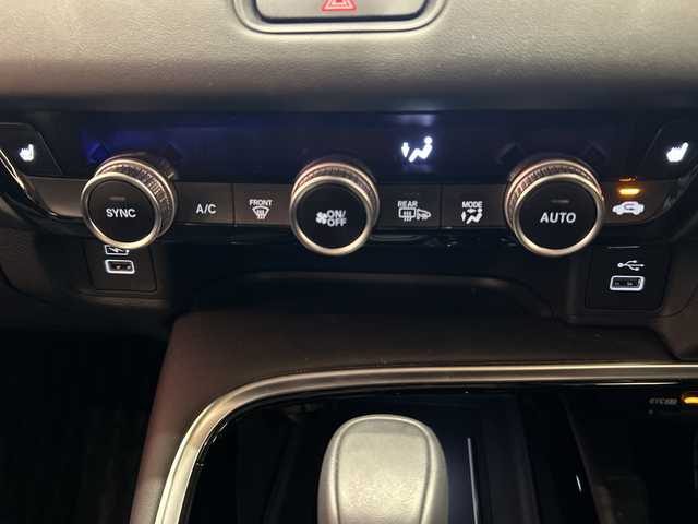 ホンダ ヴェゼル ハイブリッド e:HEV Z 埼玉県 2023(令5)年 2.9万km プラチナホワイトパール ホンダセンシング /純正メモリナビ/　　BT/フルセグ/CarPlay /バックカメラ /パワーバックドア /レーダークルーズコントロール /LEDオートライト /ハーフレザーシート /シートヒーター /純正18インチアルミホイール/ブラインドスポットモニター/ステアリングヒーター /ワイヤレス充電 /純正ETC2.0