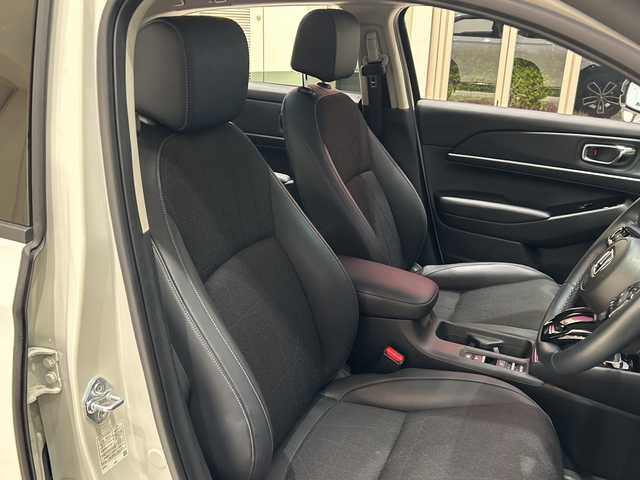 ホンダ ヴェゼル ハイブリッド e:HEV Z 埼玉県 2023(令5)年 2.9万km プラチナホワイトパール ホンダセンシング /純正メモリナビ/　　BT/フルセグ/CarPlay /バックカメラ /パワーバックドア /レーダークルーズコントロール /LEDオートライト /ハーフレザーシート /シートヒーター /純正18インチアルミホイール/ブラインドスポットモニター/ステアリングヒーター /ワイヤレス充電 /純正ETC2.0