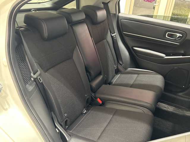 ホンダ ヴェゼル ハイブリッド e:HEV Z 埼玉県 2023(令5)年 2.9万km プラチナホワイトパール ホンダセンシング /純正メモリナビ/　　BT/フルセグ/CarPlay /バックカメラ /パワーバックドア /レーダークルーズコントロール /LEDオートライト /ハーフレザーシート /シートヒーター /純正18インチアルミホイール/ブラインドスポットモニター/ステアリングヒーター /ワイヤレス充電 /純正ETC2.0