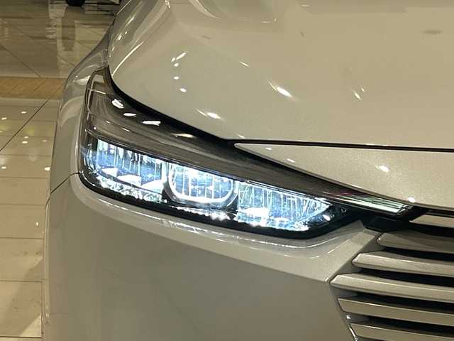 ホンダ ヴェゼル ハイブリッド e:HEV Z 埼玉県 2023(令5)年 2.9万km プラチナホワイトパール ホンダセンシング /純正メモリナビ/　　BT/フルセグ/CarPlay /バックカメラ /パワーバックドア /レーダークルーズコントロール /LEDオートライト /ハーフレザーシート /シートヒーター /純正18インチアルミホイール/ブラインドスポットモニター/ステアリングヒーター /ワイヤレス充電 /純正ETC2.0