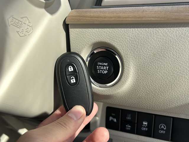 スズキ ラパン S 愛知県 2020(令2)年 3.3万km フォーンベージュメタリック/ホワイト2トーンルーフ 登録時走行距離32642km/社外7インチメモリナビ/（Bluetooth/フルセグTV/DVD）/バックカメラ/リアコーナーセンサー/スズキセーフティー/プリクラッシュセーフティー/誤発進抑制機能/車線逸脱警報/先行車発進告知/ロードサインアシスト/オートマッチハイビーム/アイドリングストップ/前席シートヒーター/純正フロアマット/純正ドアバイザー/取説/保証書/スマートキー/（スペアキー×１）/純正ホイールキャップ