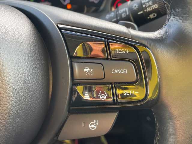 ホンダ ヴェゼル ハイブリッド e:HEV Z 石川県 2022(令4)年 2.5万km パール ホンダコネクトディスプレイ/ナビ・フルセグTV・Bカメラ/LEDヘッドライト/ビルトインETC2.0/パワーバックドア/ドライブレコーダー/純正アルミホイール/スマートキー/プッシュスタート/レーダークルーズ/ホンダセンシング/保証書