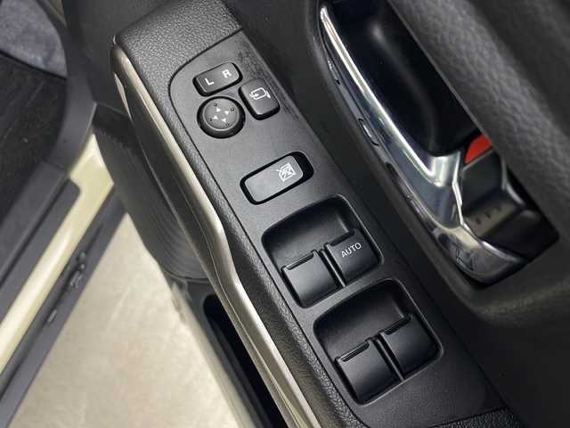 スズキ ハスラー Jスタイル Ⅱ ターボ 秋田県 2023(令5)年 1.4万km シフォンアイボリーメタリック/ウッディブラウン2トーンルーフ ４WD/純正ナビ【AM/FM/CD/DVD/BT】　/ターボ車　/セーフティサポート/ＬＥＤヘッドライト /純正ＡＷ /プッシュスタート /フルセグＴＶ /全方位カメラ /バックカメラ/クルーズコントロール /パドルシフト /ETC/前席シートヒーター /コーナーセンサー/横滑り防止装置/衝突被害軽減システム/レーンキープアシスト/革巻きステアリング/アイドリングストップ/プッシュスタート/スマートキー/クリアランスソナー/オートエアコン/ダウンヒルアシストコントロール/ヒルディセントコントロール/オートライト/ウィンカーミラー/純正フロアマット/USBポート/フォグライト/ルーフレール/保証書