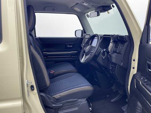 スズキ ハスラー Jスタイル Ⅱ ターボ 秋田県 2023(令5)年 1.4万km シフォンアイボリーメタリック/ウッディブラウン2トーンルーフ ４WD/純正ナビ【AM/FM/CD/DVD/BT】　/ターボ車　/セーフティサポート/ＬＥＤヘッドライト /純正ＡＷ /プッシュスタート /フルセグＴＶ /全方位カメラ /バックカメラ/クルーズコントロール /パドルシフト /ETC/前席シートヒーター /コーナーセンサー/横滑り防止装置/衝突被害軽減システム/レーンキープアシスト/革巻きステアリング/アイドリングストップ/プッシュスタート/スマートキー/クリアランスソナー/オートエアコン/ダウンヒルアシストコントロール/ヒルディセントコントロール/オートライト/ウィンカーミラー/純正フロアマット/USBポート/フォグライト/ルーフレール/保証書