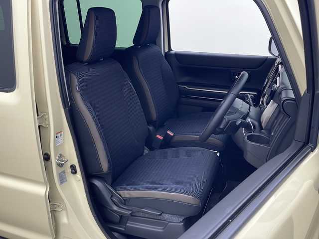 スズキ ハスラー Jスタイル Ⅱ ターボ 秋田県 2023(令5)年 1.4万km シフォンアイボリーメタリック/ウッディブラウン2トーンルーフ ４WD/純正ナビ【AM/FM/CD/DVD/BT】　/ターボ車　/セーフティサポート/ＬＥＤヘッドライト /純正ＡＷ /プッシュスタート /フルセグＴＶ /全方位カメラ /バックカメラ/クルーズコントロール /パドルシフト /ETC/前席シートヒーター /コーナーセンサー/横滑り防止装置/衝突被害軽減システム/レーンキープアシスト/革巻きステアリング/アイドリングストップ/プッシュスタート/スマートキー/クリアランスソナー/オートエアコン/ダウンヒルアシストコントロール/ヒルディセントコントロール/オートライト/ウィンカーミラー/純正フロアマット/USBポート/フォグライト/ルーフレール/保証書