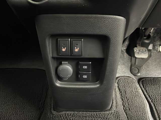 スズキ ハスラー Jスタイル Ⅱ ターボ 秋田県 2023(令5)年 1.4万km シフォンアイボリーメタリック/ウッディブラウン2トーンルーフ ４WD/純正ナビ【AM/FM/CD/DVD/BT】　/ターボ車　/セーフティサポート/ＬＥＤヘッドライト /純正ＡＷ /プッシュスタート /フルセグＴＶ /全方位カメラ /バックカメラ/クルーズコントロール /パドルシフト /ETC/前席シートヒーター /コーナーセンサー/横滑り防止装置/衝突被害軽減システム/レーンキープアシスト/革巻きステアリング/アイドリングストップ/プッシュスタート/スマートキー/クリアランスソナー/オートエアコン/ダウンヒルアシストコントロール/ヒルディセントコントロール/オートライト/ウィンカーミラー/純正フロアマット/USBポート/フォグライト/ルーフレール/保証書