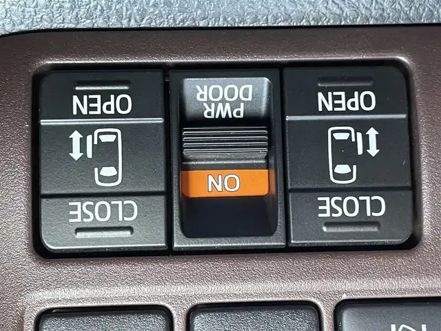 トヨタ エスクァイア Gi プレミアムパッケージ ブラックテーラード 大阪府 2021(令3)年 2.9万km ブラック トヨタセーフティセンス/・クルーズコントロール/・プリクラッシュセーフティー/・パーキングサポートブレーキー/・クリアランスソナー/・レーンキープアシスト/・オートマチックハイビーム/社外11インチナビ　（ALPINEナビ）/・Bluetooth/フルセグTV/CD/DVD/ラジオ/　USB/主要装備/・バックカメラ/・横滑り防止装置/・両側パワースライドドア/・フリップダウンモニター/・合皮シート/・D+Nシートヒーター/・ウォークスルー/・ドライブレコーダー/・ETC/ワンオーナー