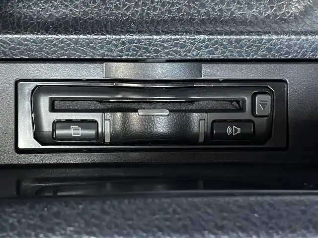 トヨタ エスクァイア Gi プレミアムパッケージ ブラックテーラード 大阪府 2021(令3)年 2.9万km ブラック トヨタセーフティセンス/・クルーズコントロール/・プリクラッシュセーフティー/・パーキングサポートブレーキー/・クリアランスソナー/・レーンキープアシスト/・オートマチックハイビーム/社外11インチナビ　（ALPINEナビ）/・Bluetooth/フルセグTV/CD/DVD/ラジオ/　USB/主要装備/・バックカメラ/・横滑り防止装置/・両側パワースライドドア/・フリップダウンモニター/・合皮シート/・D+Nシートヒーター/・ウォークスルー/・ドライブレコーダー/・ETC/ワンオーナー