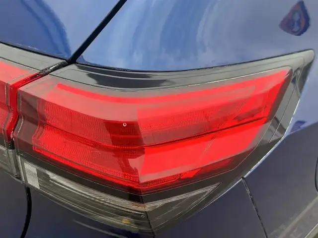 日産 ノート オーテック クロスオーバーFOUR 秋田県 2022(令4)年 0.9万km オーロラフレアブルーパール 4WD/純正メモリナビ/ BT/USB/フルセグ/アラウンドビューモニター/デジタルインナーミラー /プロパイロット/ハンドル支援/エマージェンシーブレーキ/レーダークルーズコントロール/レーンキープ /コーナーセンサー /ワイヤレス充電/合皮シート/前席シートヒーター /ステアリングヒーター/オートライト/LEDヘッドライト/フォグライト/リアフォグ/ビルトインETC2.0/前後ドライブレコーダー/フロントデアイサー/純正フロアマット/ドアバイザー