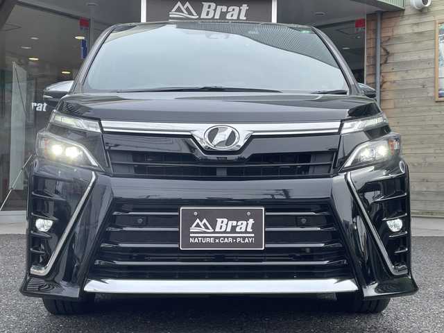 トヨタ ヴォクシー ZS 煌Ⅱ 福島県 2019(令1)年 5.9万km ブラック トヨタセーフティセンス/クリアランスソナー/NSZT-W68T純正ナビ/フルセグ/CD/DVD/Bluetooth/TVキット/USB給電/ETC2.0/バックカメラ/両側パワースライドドア/LEDヘッドライト/オートマチックハイビーム/クルーズコントロール/フロアマット