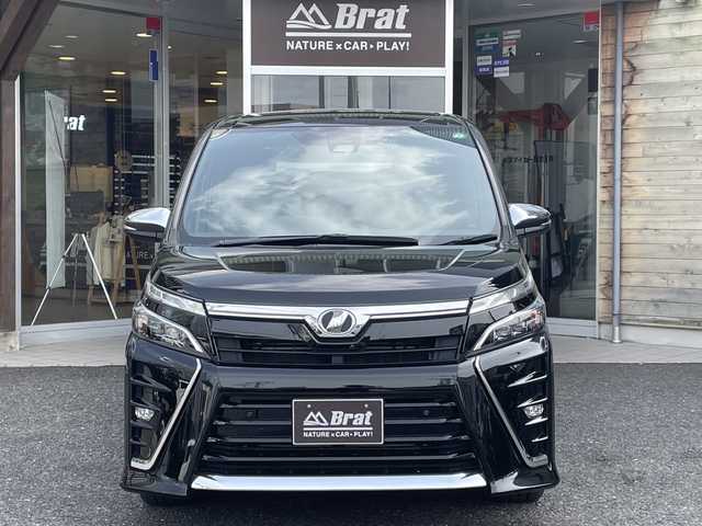 トヨタ ヴォクシー ZS 煌Ⅱ 福島県 2019(令1)年 5.9万km ブラック トヨタセーフティセンス/クリアランスソナー/NSZT-W68T純正ナビ/フルセグ/CD/DVD/Bluetooth/TVキット/USB給電/ETC2.0/バックカメラ/両側パワースライドドア/LEDヘッドライト/オートマチックハイビーム/クルーズコントロール/フロアマット