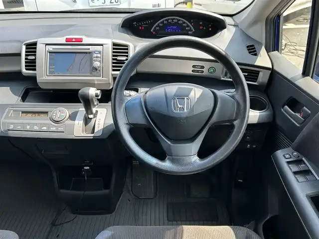 ホンダ フリード G ジャストセレクション 島根県 2013(平25)年 7.8万km コバルトブルーパール 純正ナビ/CD/DVD/ワンセグTV/バックカメラ/両側パワースライドドア/純正フロアマット/ドアバイザー/フロントワイパーデアイサー /スマートキー/HIDオートライト/ETC/ドライブレコーダー